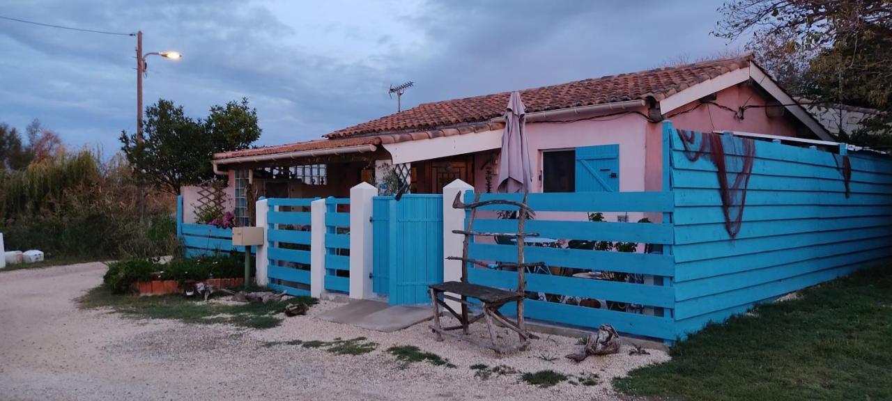Une Maison Sur Une Presqu'Ile Port-Saint-Louis-du-Rhone Exterior photo